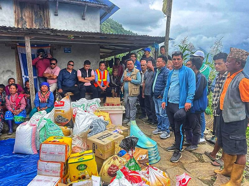 थाक्सी- सल्ले पहिरो प्रभावितलाई मानवीय राहत  वितरण