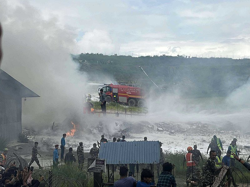 सौर्य एयरलान्सको जहाज त्रिभुवन विमानस्थलमा दुर्घटना