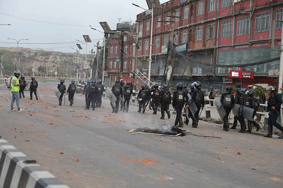 तीनकुनेमा राजावादीको प्रदर्शनमा एकजनाको मृत्यु