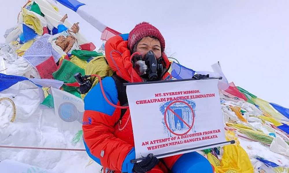 ‘छाउपडी प्रथा अन्त्य’को सन्देशसहित सगरमाथाको चुचुरोमा पुगिन संगीता