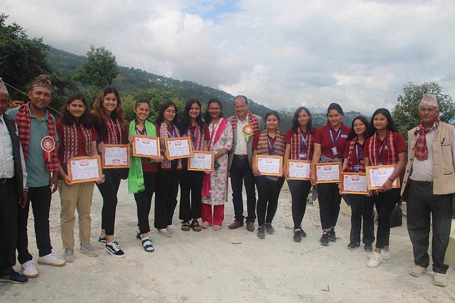 वडाको समृद्धिमा साथ-सहयोग गर्नेहरु सम्मानित